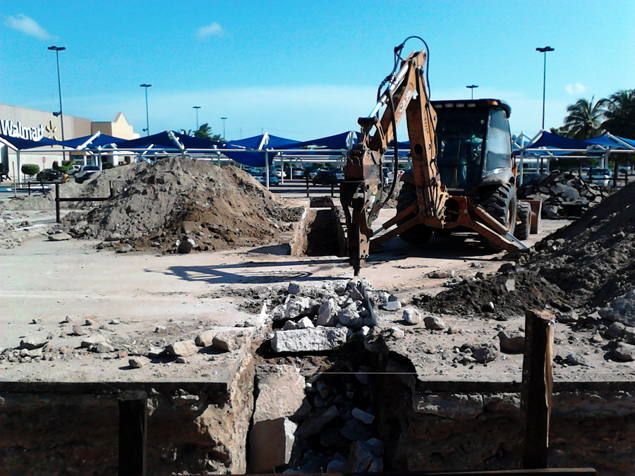 RUPTURA DE CONCRETO PARA EXCAVACION DE CEPAS