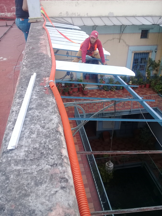 Cambio de acrílicos en domo.