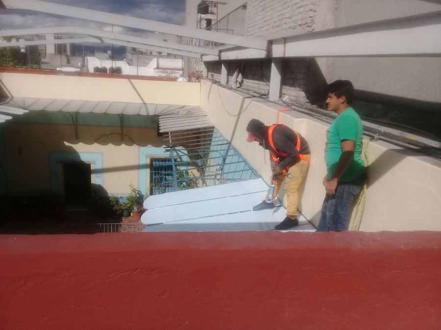 Cambio de acrílicos en domo.