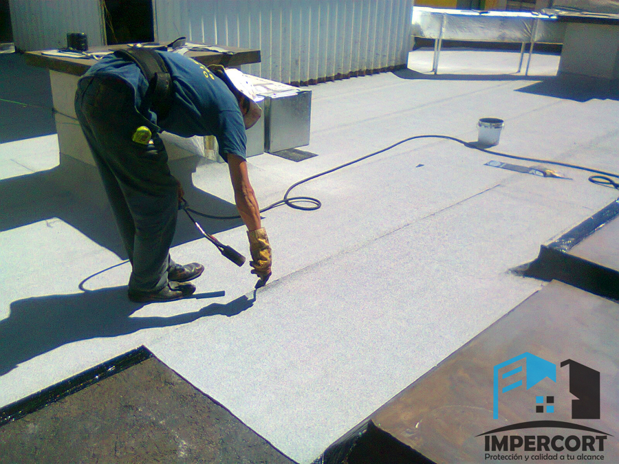 Impermeabilizante prefabricado color blanco fresco.