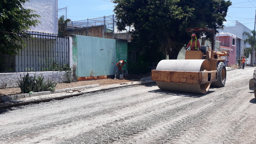 Compactacion de base, calle Ahuacatlan , Huentitan Jal.