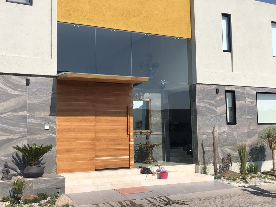 Fachada con mini arañas