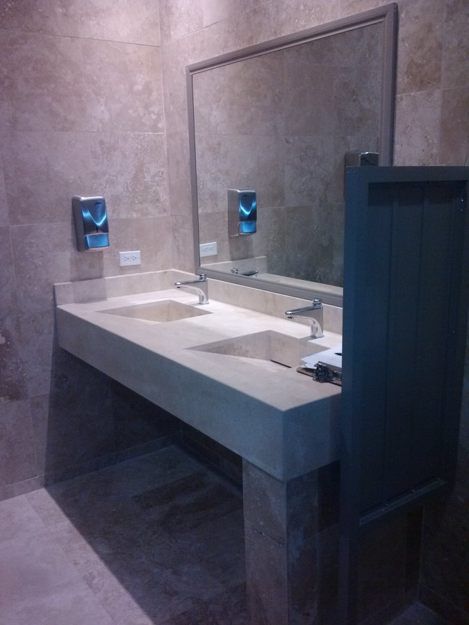 Baños con  Placa de mármol.