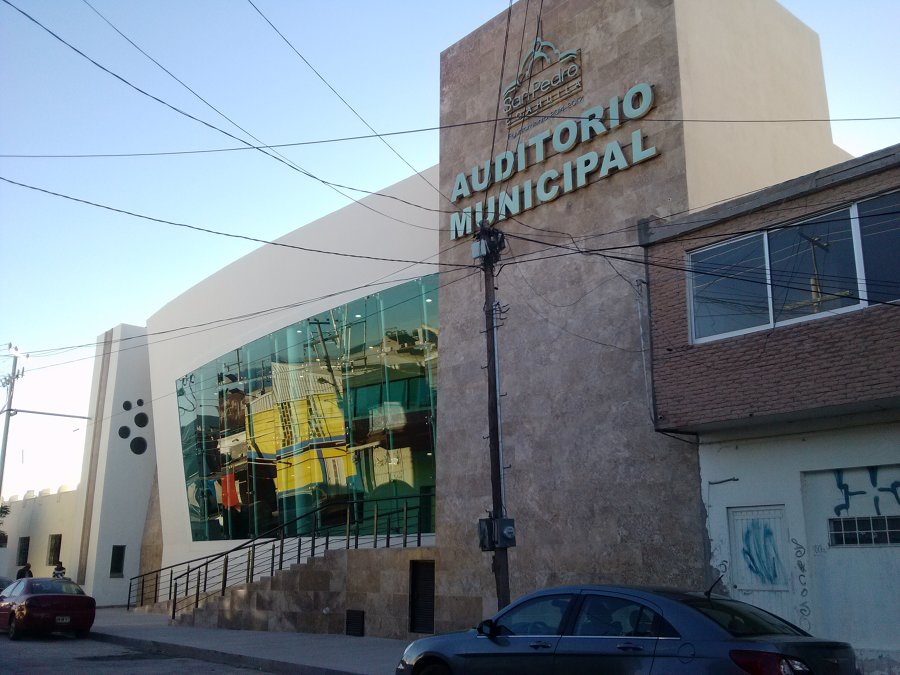 Fachada  Auditorio Mpal. de Sn. Pedro Coahuila.