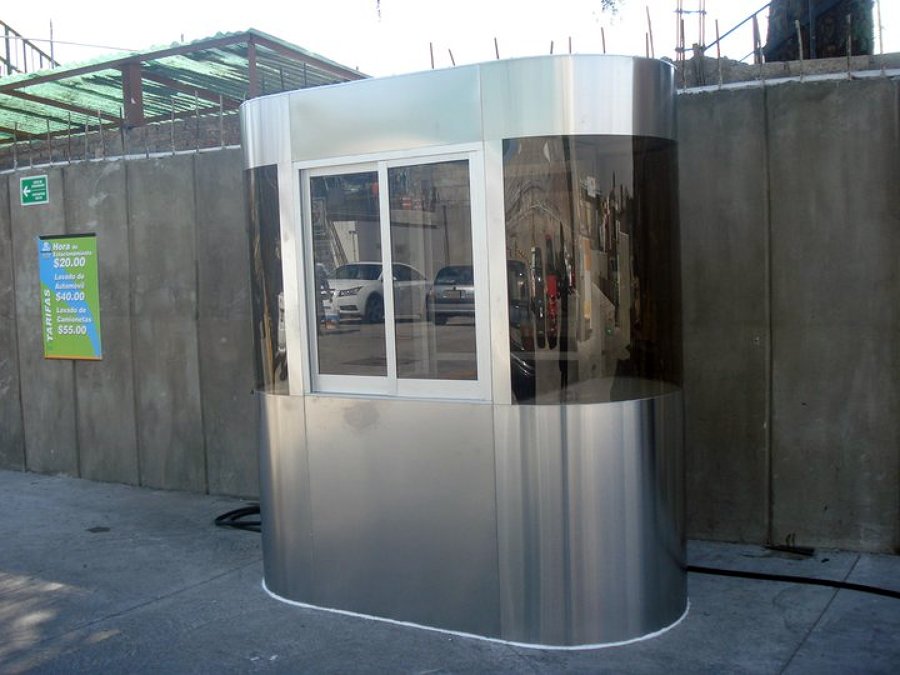 caseta para estacionamiento.