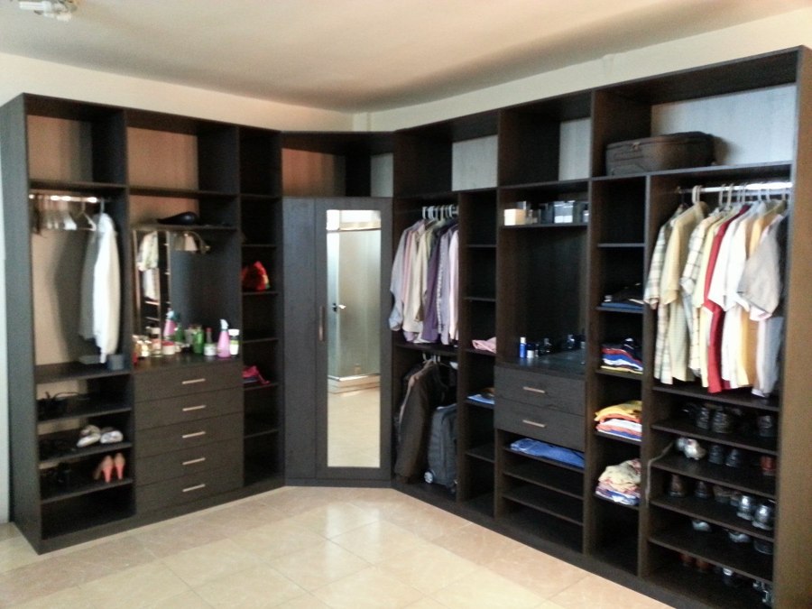closet mega