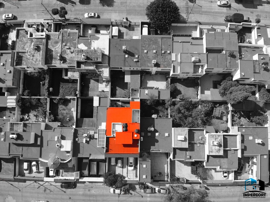 Prefabricado color rojo terracota.