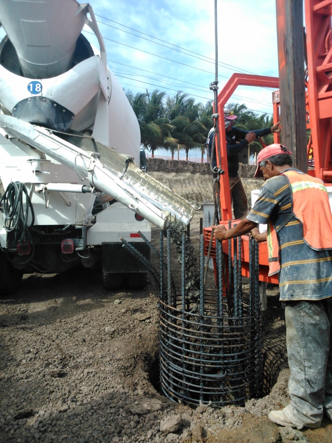 VACIADO DE CONCRETO PARA PILA DE CIMENTACION