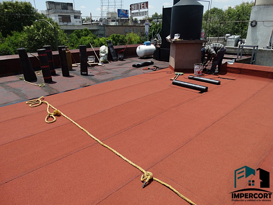 Aplicación de impermeabilizante prefabricado.