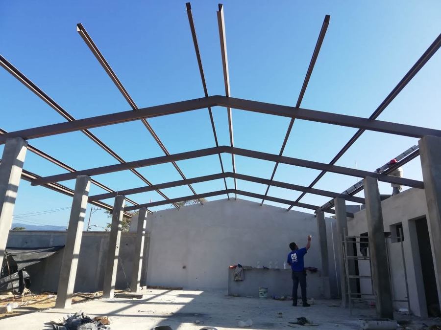 galera para una escuela de dos aguas