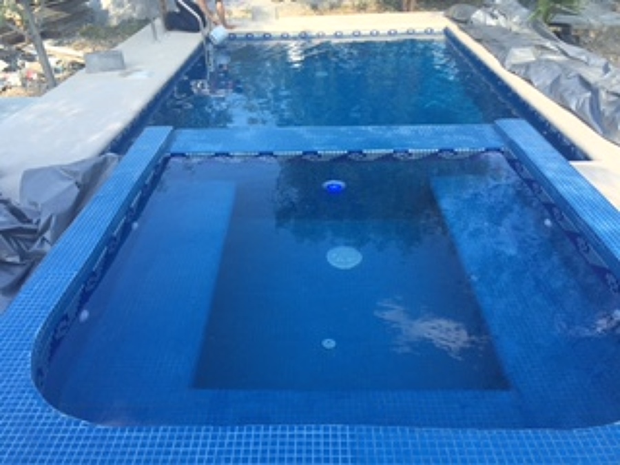 ALBERCA DE 3 X 5 Y JACUZZI DE 2 X 2