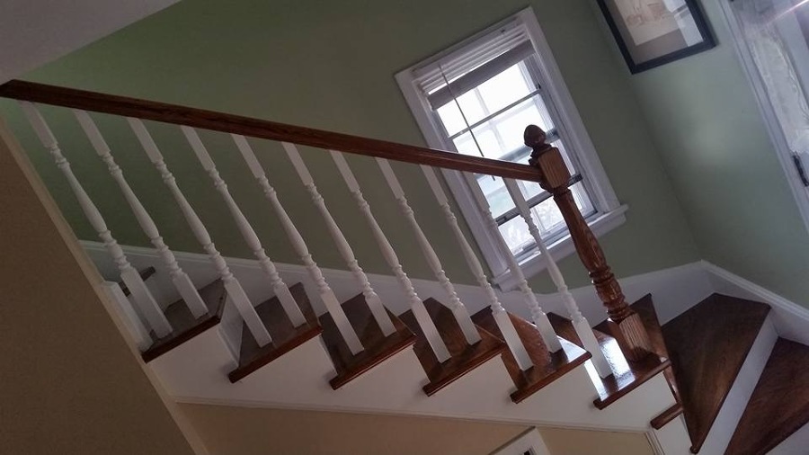 Pintado en el barandal y los escalones