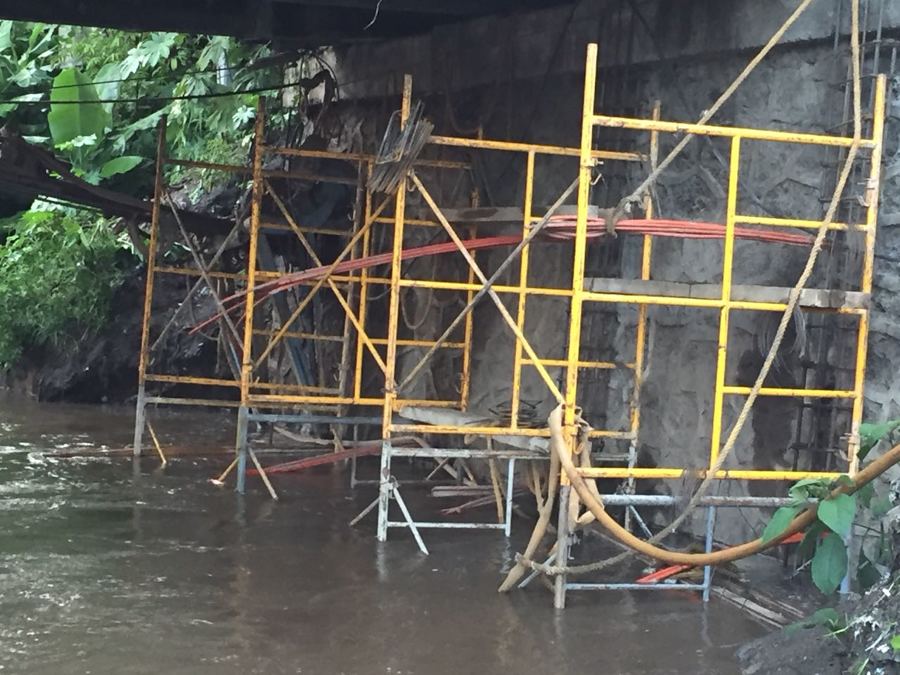 Andamios en muro pantalla