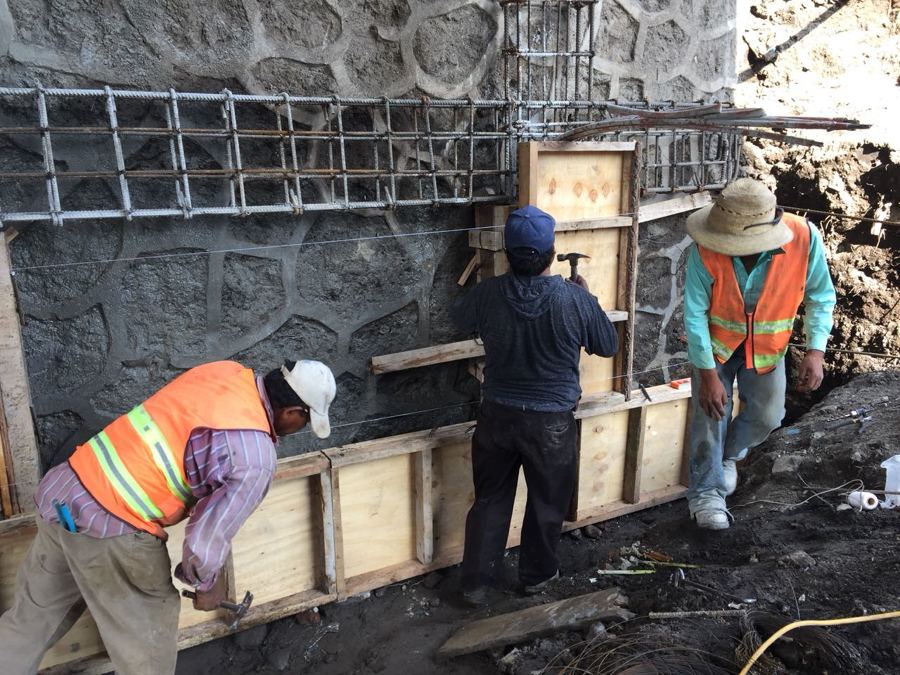 Columnas en Muro pantallas