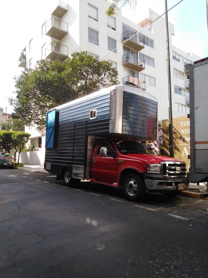 camioneta 3 1/2 tonelas caja corta  26 metros cubicos