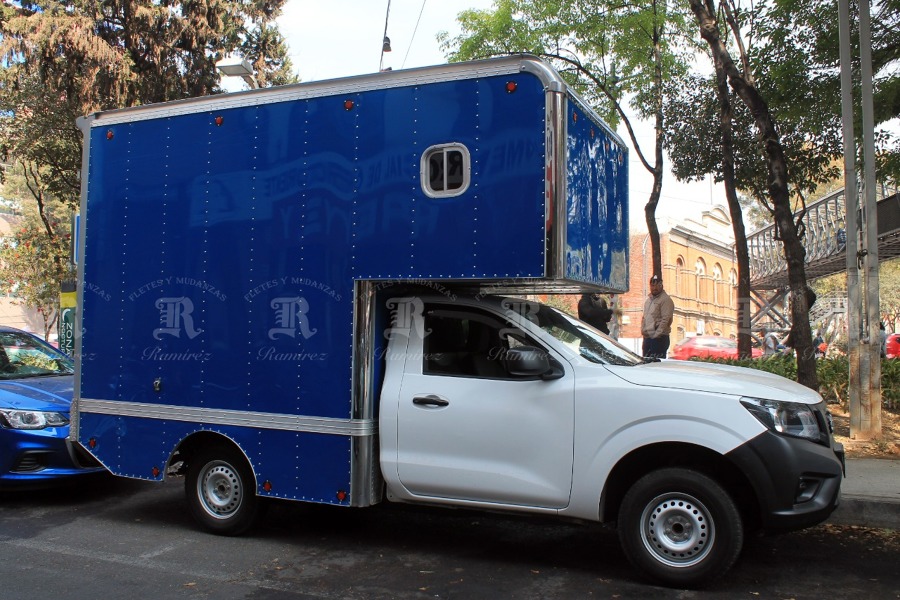 Camioneta de 1 1/2 toneladas caja corta