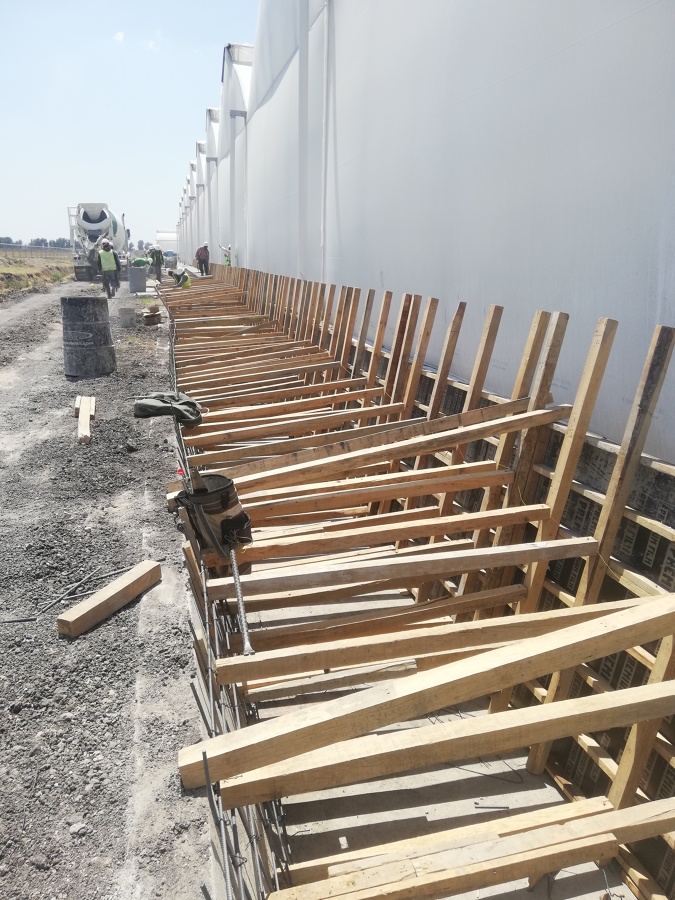 Simbrado de muro de canal