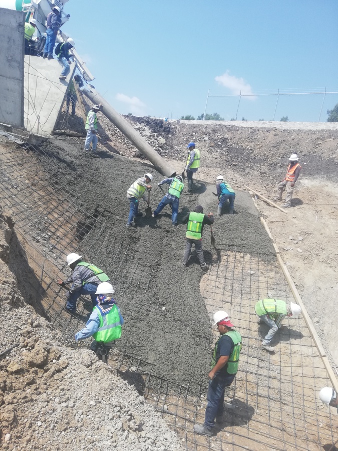 Colado de desemboque de canal