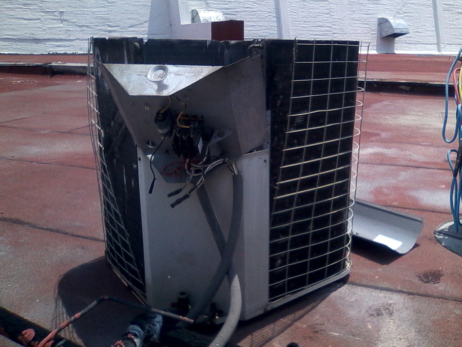 Mantenimiento y reparación a equipos de aire acondicionado