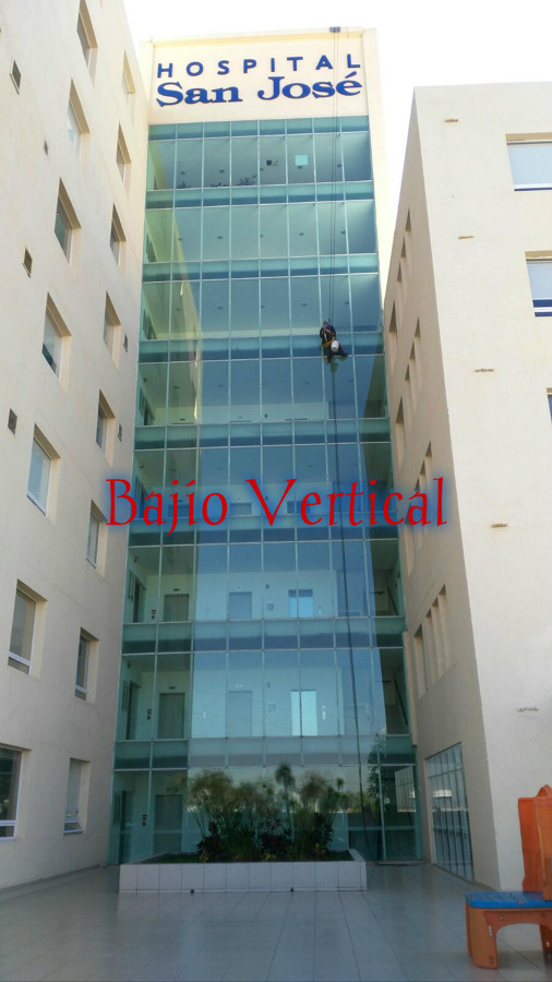 Limpieza de ventanas en altura