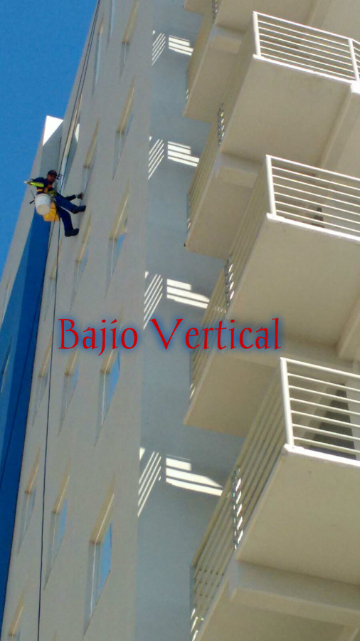 Limpieza de ventanas en altura