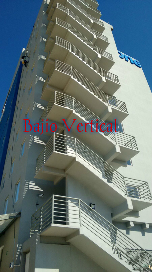 Limpieza de ventanas en altura