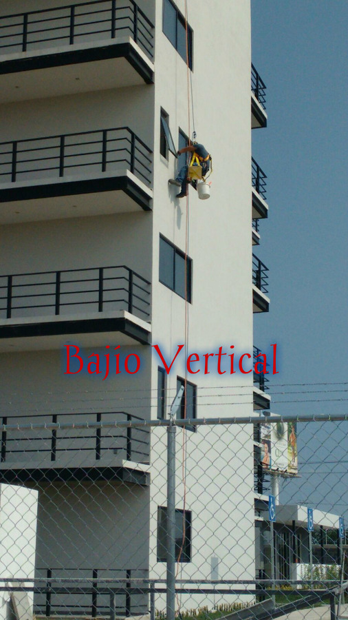 Limpieza de ventanas en altura