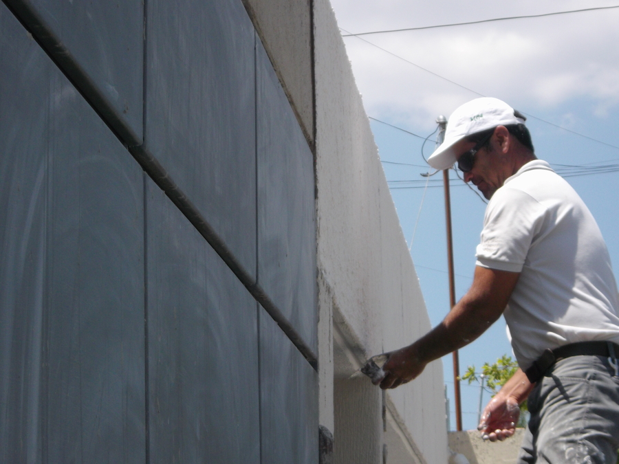 rayando los paneles...