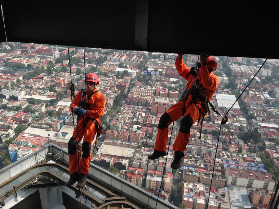 Torre de PEMEX 200 m de altura
