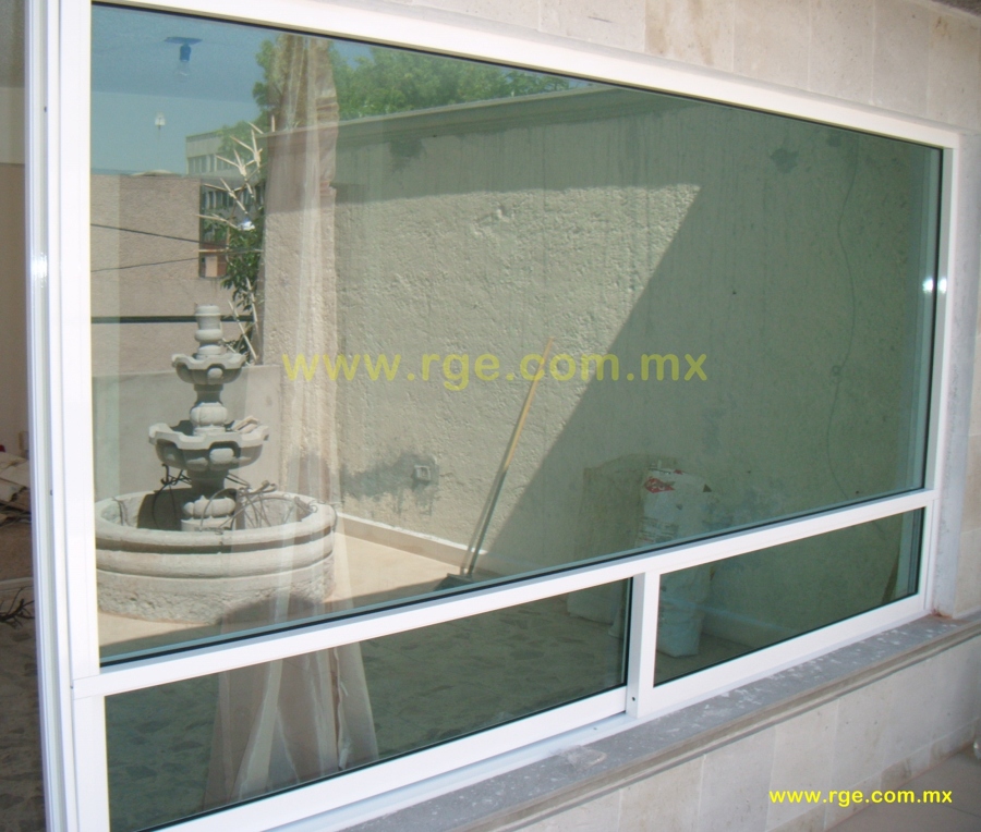 Ventana con ventila inferior