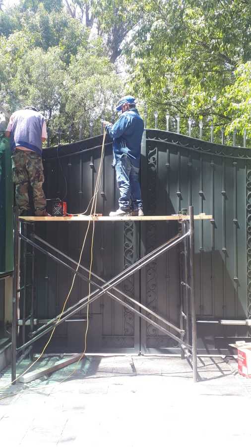 Mantenimiento en Portón