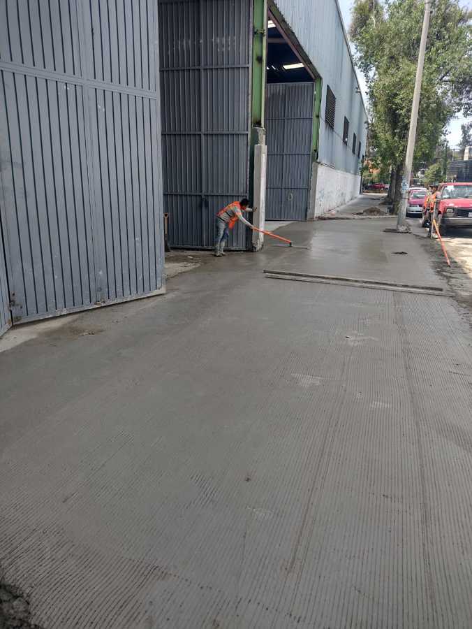 FABRICACION DE PISO DE CONCRETO PARA ACCESOS