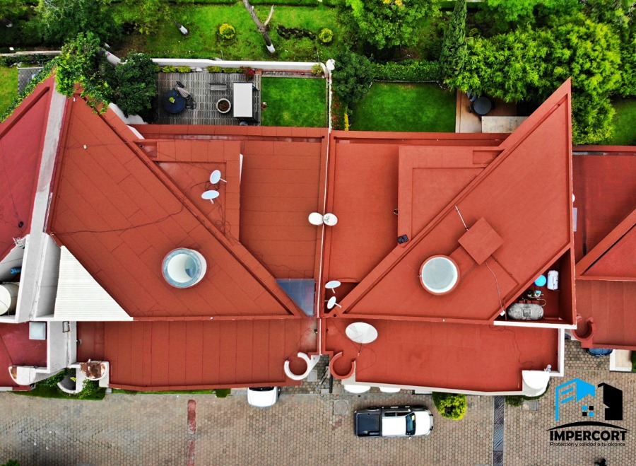 Acrílico y prefabricado.