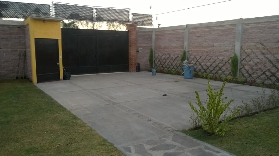 PARTE DELANTERA DEL JARDIN 