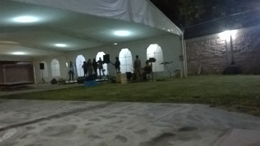 CARPA INSTALADA EN EL JARDIN 