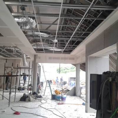 Construcción de farmacia