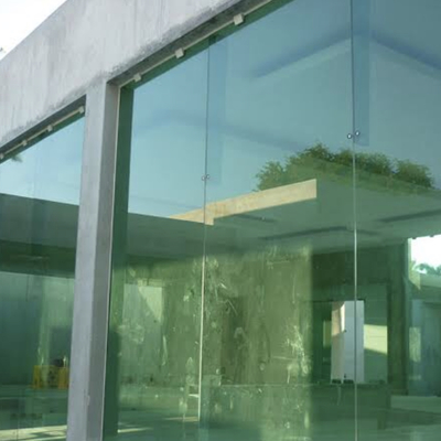Fachada en cristal templado