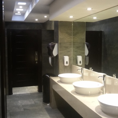 Baños de Recepción  en el hotel Barceló tucancún.