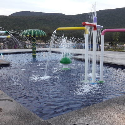 Chapoteadero con juegos acuaticos