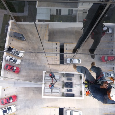 LIMPIEZA DE VIDRIOS EN ALTURA