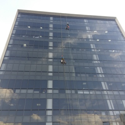 LIMPIEZA DE VIDRIOS EN ALTURA