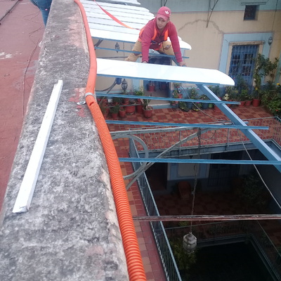 Cambio de acrílicos en domo.