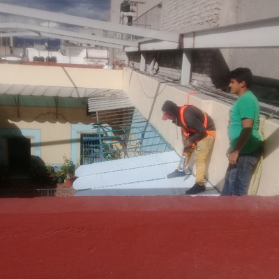 Cambio de acrílicos en domo.