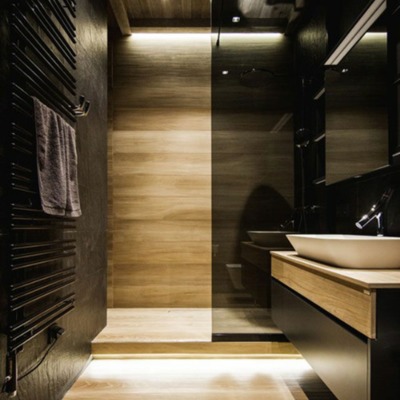 División de vidrio templado negro para baño