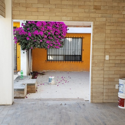 Interior de salón de usos múltiples