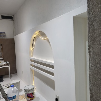 Arco de luz con luz y pintado