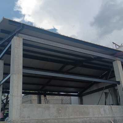 Estructura metálica y acabados.