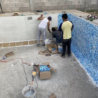 Colocacion de Azulejo en Muros de Alberca 4x7