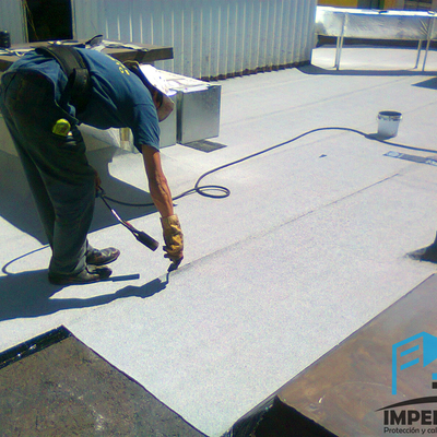 Impermeabilizante prefabricado color blanco fresco.