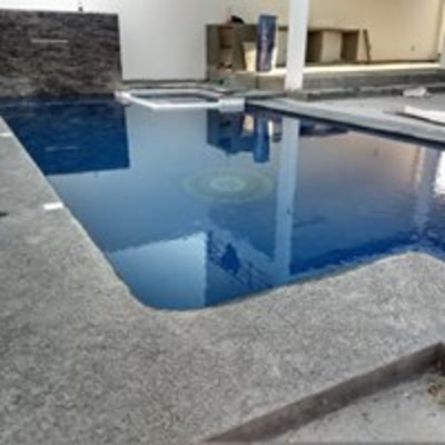 ALBERCA Y TERRAZA CON SU COCINETA